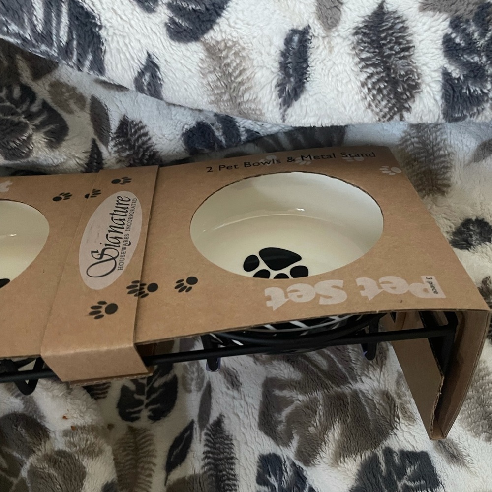 Cat bowls with stand - Picture 2 of 6